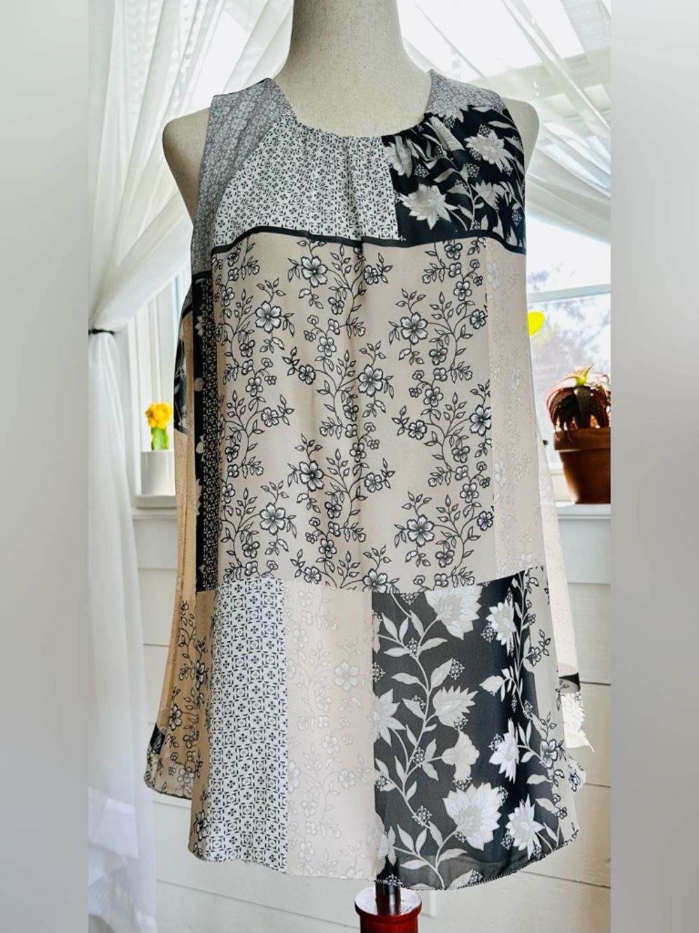 NWT! Calvin Klein Sleeveless Cottagecore Blouse/Floral Patchwork. 
Size: S/CH/P
